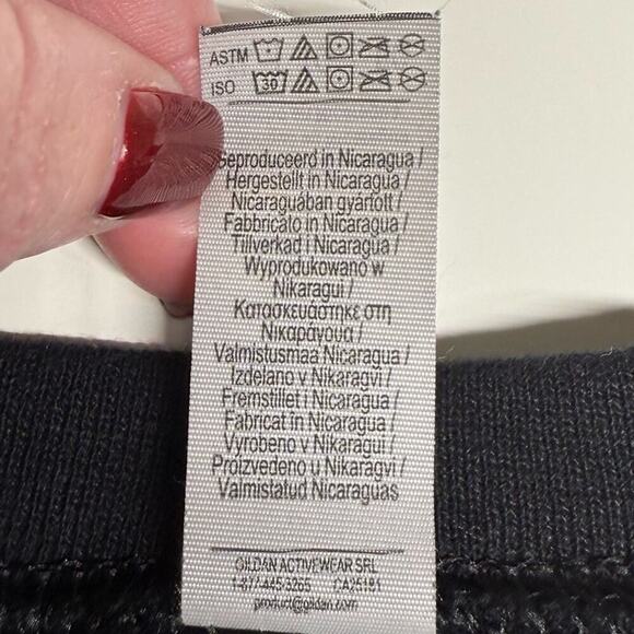 Gildan | Heavy Blend Sweatshirt with Alice in Wonderland Graphic | Black | XL - Picture 8 of 11